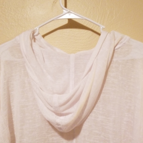 White pullover - Picture 2 of 4